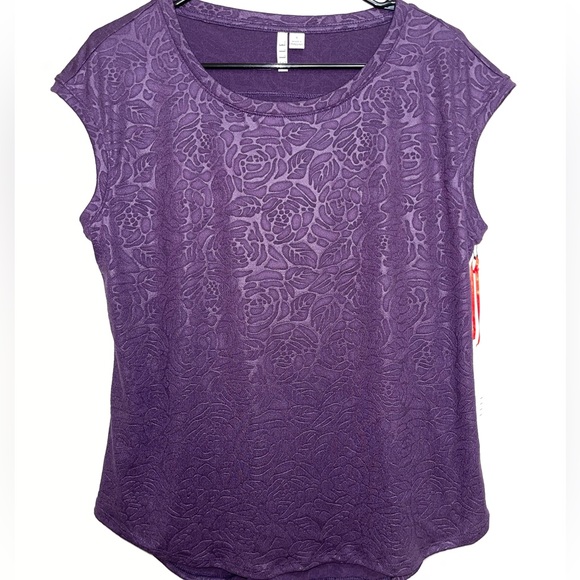 Cute purple floral top NWT - Picture 1 of 4